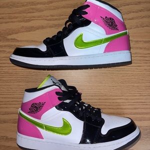 AIR JORDAN 1 MID SE 'CYBER ACTIVE FUCHSIA'